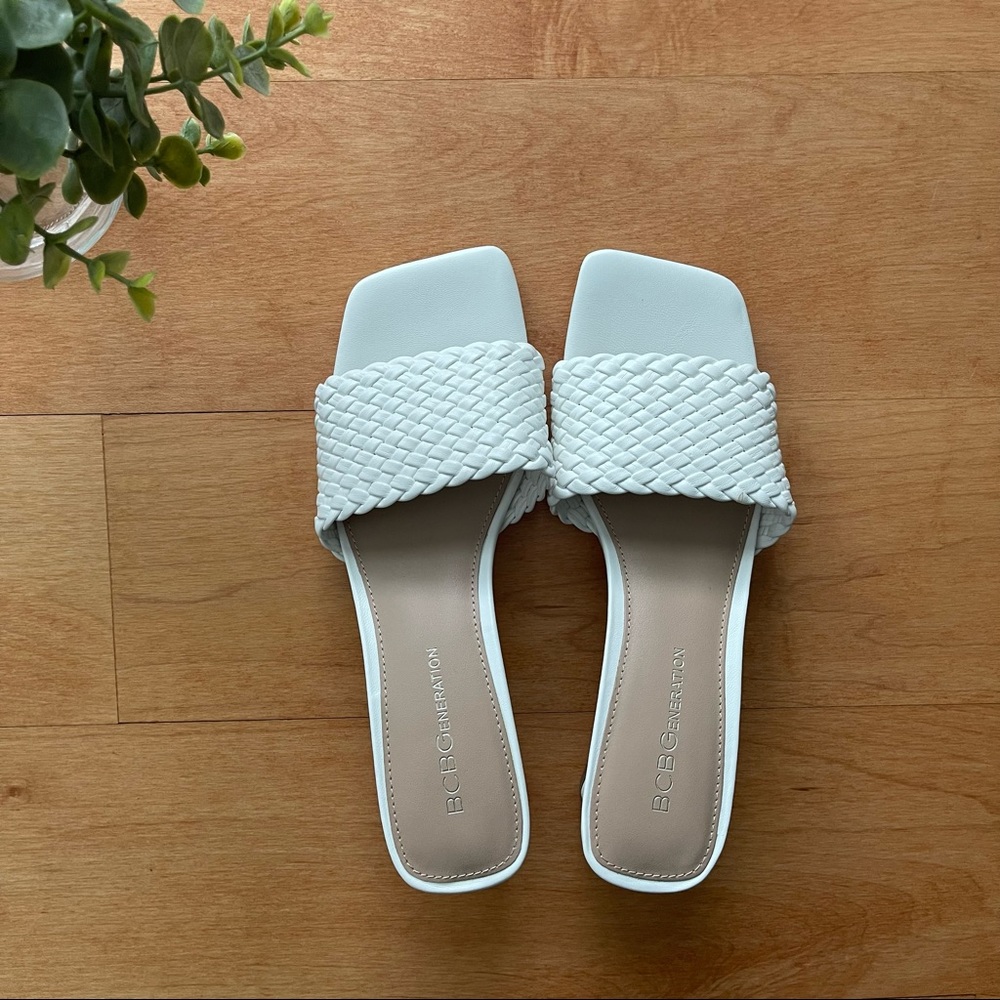 Bcbgeneration Square Toe Slides Sandals White Bas… - image 1